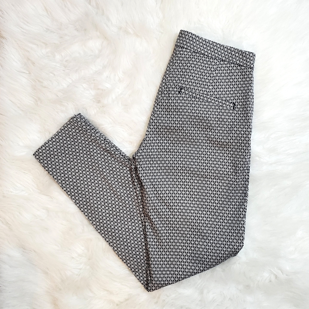 🟢 3/$40 H&M black and white patterned slacks